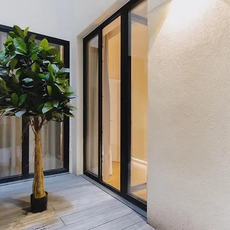 Large And Calm 2br With Ac & Patio Апартаменты Париж