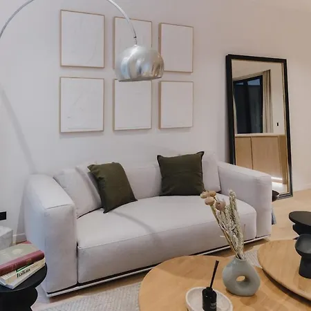 Large And Calm 2br With Ac & Patio Париж