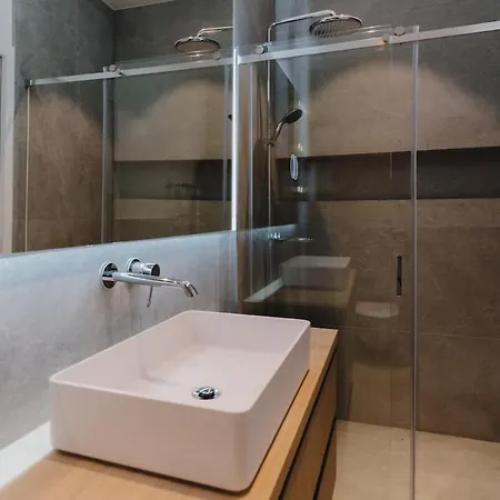 Large And Calm 2br With Ac & Patio