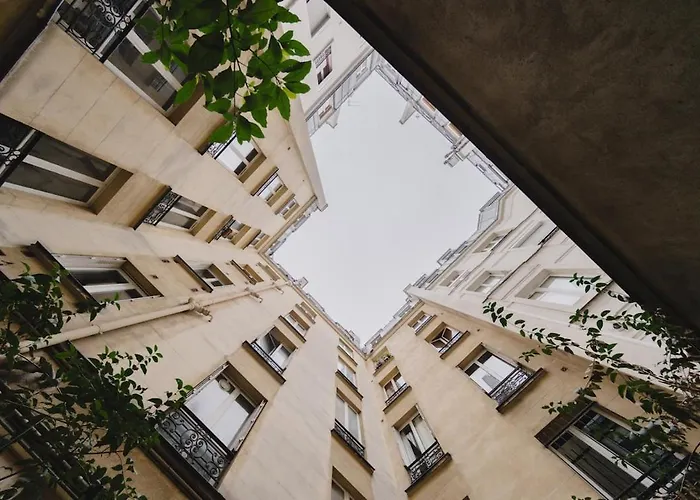 Large And Calm 2br With Ac & Patio Apartment