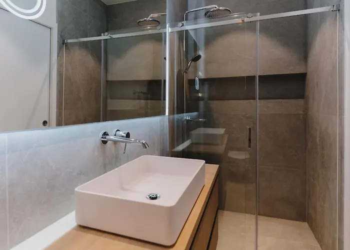 Large And Calm 2br With Ac & Patio