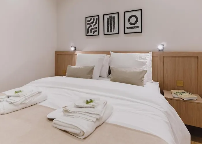 Apartmán Large And Calm 2br With Ac & Patio *