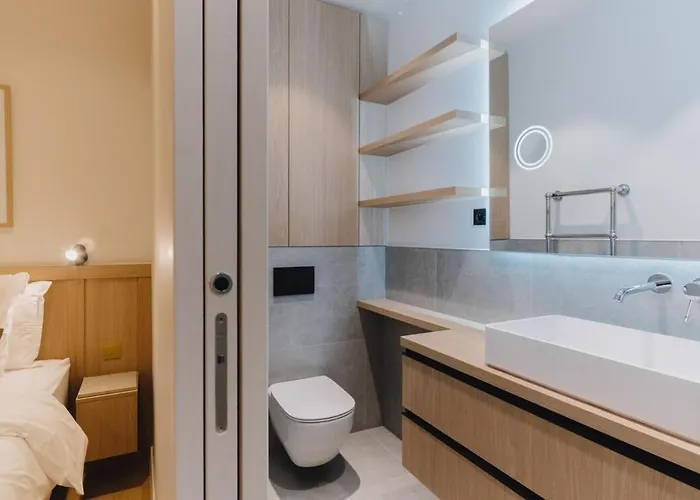 Apartmán Large And Calm 2br With Ac & Patio *